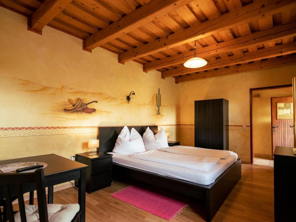 Fruehstueckshaus Wunderland Bed & Breakfast Laa an der Thaya Exterior photo